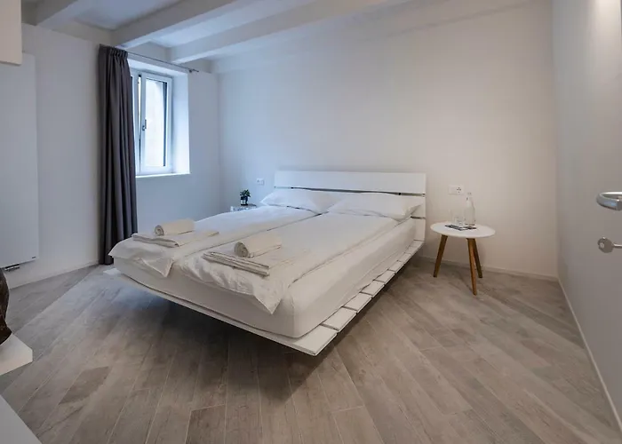 Picalof Apartament *